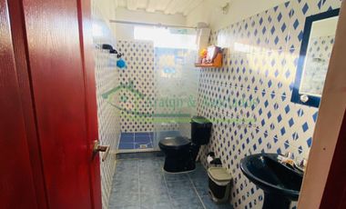 Vendemos casa de dos pisos con terraza cubierta