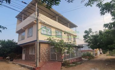Vendemos casa de dos pisos con terraza cubierta