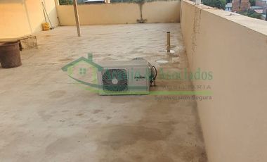 Vendemos casa de dos pisos con terraza cubierta