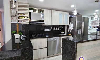 Amplio apartamento de 3 alcobas en venta. Medellín - La Pilarica
