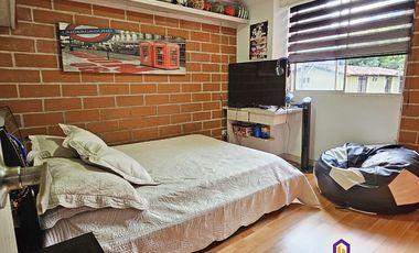 Amplio apartamento de 3 alcobas en venta. Medellín - La Pilarica