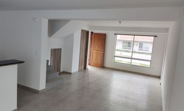 CASA DE ARRIENDO 3 HABITACIONES SECTOR POMASQUI. A POCOS METROS DEL SUPERMAXI