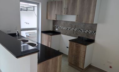 CASA DE ARRIENDO 3 HABITACIONES SECTOR POMASQUI. A POCOS METROS DEL SUPERMAXI