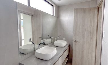 Casa por estrenar  - 3 dormitorios en la Primavera - Cumbayá Quito Ecuador