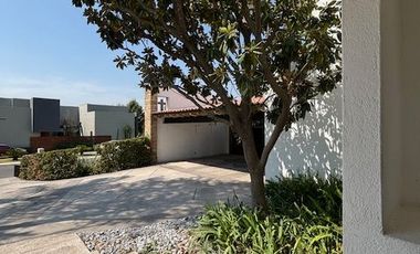 COLINDA CON CAMPO DE GOLF - HERMOSA CASA $85,000 INFORMES 442148----