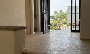 COLINDA CON CAMPO DE GOLF - HERMOSA CASA $85,000 INFORMES 442148----
