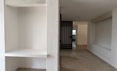 COLINDA CON CAMPO DE GOLF - HERMOSA CASA $85,000 INFORMES 442148----