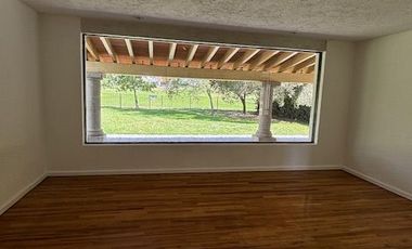 COLINDA CON CAMPO DE GOLF - HERMOSA CASA $85,000 INFORMES 442148----