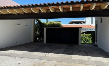 COLINDA CON CAMPO DE GOLF - HERMOSA CASA $85,000 INFORMES 442148----
