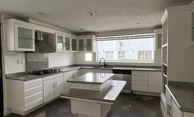 COLINDA CON CAMPO DE GOLF - HERMOSA CASA $85,000 INFORMES 442148----