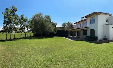 COLINDA CON CAMPO DE GOLF - HERMOSA CASA $85,000 INFORMES 442148----