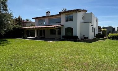COLINDA CON CAMPO DE GOLF - HERMOSA CASA $85,000 INFORMES 442148----