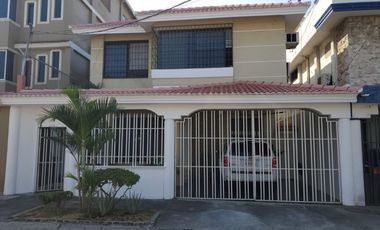 Casa de venta en La Garzota, Etapa 3, Conjunto Cerrado, 4 dormitorios.