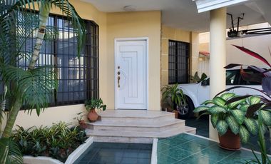 Casa de venta en La Garzota, Etapa 3, Conjunto Cerrado, 4 dormitorios.