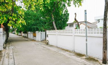 The plot of land is very beautiful! “Thru 2 Soi” 121 sq m. Soi Ari Samphan 5-6 Phahon Yothin Road, Rama 6, BTS Ari No.42-LA-67024