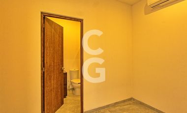 Casa en Venta en Cancun en Residencial Lagos del Sol con Alberca y Jardin