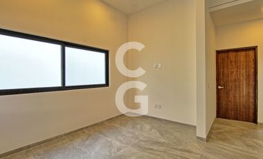 Casa en Venta en Cancun en Residencial Lagos del Sol con Alberca y Jardin