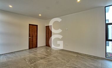 Casa en Venta en Cancun en Residencial Lagos del Sol con Alberca y Jardin