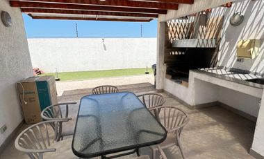 Vendo Departamento Frente al Mar. 100 mts² Se puede Novar $180.- millones con tasa interes de 2,25. posee 3D 2B Estac.. y Bodega.