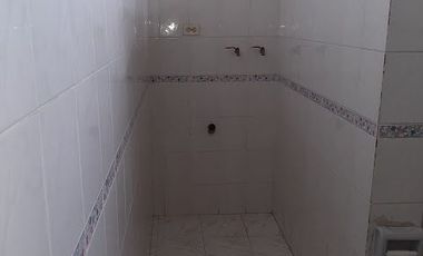 HERMOSA CASA DE RENTA EN ESMERALDAS CON LOCAL COMERCIAL SI LO DESEA  $ 400 CASA  $ 400 LOCAL