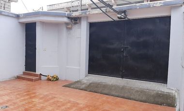 HERMOSA CASA DE RENTA EN ESMERALDAS CON LOCAL COMERCIAL SI LO DESEA  $ 400 CASA  $ 400 LOCAL