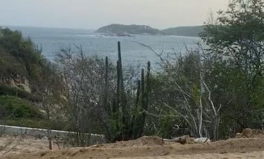 Lote de terreno en venta con vista al mar en Bahías de Huatulco
