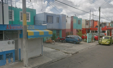 CASA EN EDIF A 2 LAS GOLONDRINAS COZUMEL CENTRO QUINTANA ROO. ¡CASA EN REMATE! -FQA