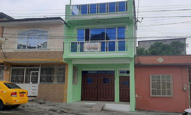 VENTA DE CASA EN BARRIO CHONE ESMERALDAS CASA DE 3 PSIOS .. FINOS ACABADOS .. COMPRE ESTA CASA ESTA A LA ENTRADA .. LO MEJOR Y COMODIDAD .. ZONA COMER