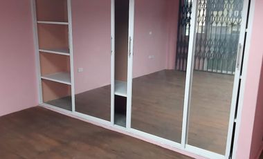 VENTA DE CASA EN BARRIO CHONE ESMERALDAS CASA DE 3 PSIOS .. FINOS ACABADOS .. COMPRE ESTA CASA ESTA A LA ENTRADA .. LO MEJOR Y COMODIDAD .. ZONA COMER