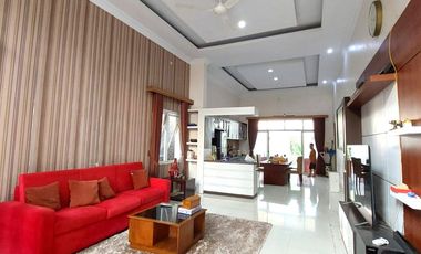 Rumah Mewah Halaman Luas dekat Jalan Magelang