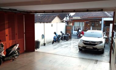 Rumah Mewah Halaman Luas dekat Jalan Magelang