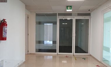 RENTA ESPACIOSA OFICINA EN INTERLOMAS EDIFICIO PHILLIPS
