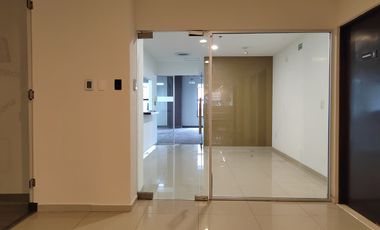 Renta oficina amplia en Santa Fe, con sala de juntas y 10 lugares de estacionamiento. !MANTENIMIENTO INCLUIDO!
