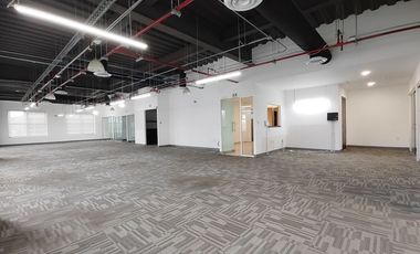 Renta oficina amplia en Santa Fe, con sala de juntas y 10 lugares de estacionamiento. !MANTENIMIENTO INCLUIDO!