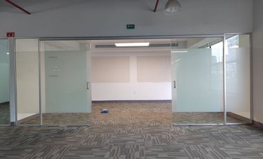 Renta oficina amplia en Santa Fe, con sala de juntas y 10 lugares de estacionamiento. !MANTENIMIENTO INCLUIDO!