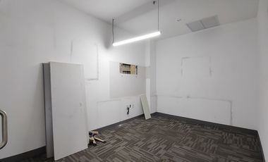 Renta oficina amplia en Santa Fe, con sala de juntas y 10 lugares de estacionamiento. !MANTENIMIENTO INCLUIDO!
