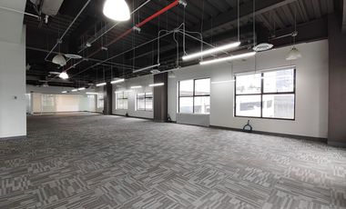 Renta oficina amplia en Santa Fe, con sala de juntas y 10 lugares de estacionamiento. !MANTENIMIENTO INCLUIDO!
