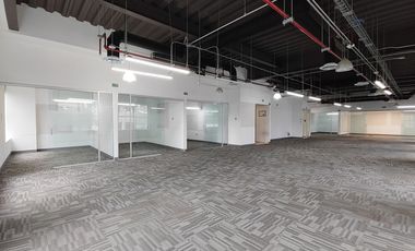 Renta oficina amplia en Santa Fe, con sala de juntas y 10 lugares de estacionamiento. !MANTENIMIENTO INCLUIDO!