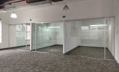 Renta oficina amplia en Santa Fe, con sala de juntas y 10 lugares de estacionamiento. !MANTENIMIENTO INCLUIDO!