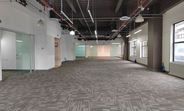 Renta oficina amplia en Santa Fe, con sala de juntas y 10 lugares de estacionamiento. !MANTENIMIENTO INCLUIDO!