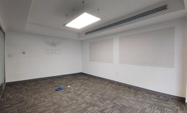 Renta oficina amplia en Santa Fe, con sala de juntas y 10 lugares de estacionamiento. !MANTENIMIENTO INCLUIDO!