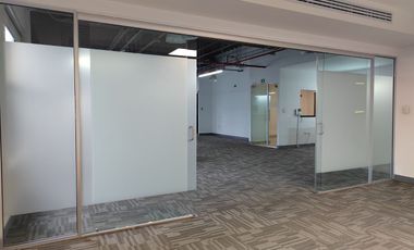 Renta oficina amplia en Santa Fe, con sala de juntas y 10 lugares de estacionamiento. !MANTENIMIENTO INCLUIDO!