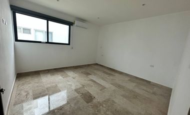 Casa con dos terrazas planta baja y rooftop, alberca privada, venta, Huayacan Cancun.