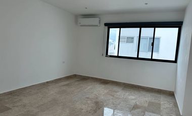 Casa con dos terrazas planta baja y rooftop, alberca privada, venta, Huayacan Cancun.