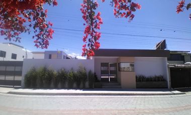 Venta casa Calderon a estrenar cerca del CC Coral, dos plantas