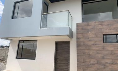 Venta casa Calderon a estrenar cerca del CC Coral, dos plantas