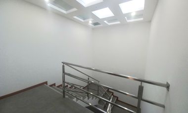 CASA CON 1 LOCAL Y 2 DEPARTAMENTOS EN VENTA POR ESTRENAR SECTOR TOTORACOCHA