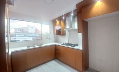 CASA CON 1 LOCAL Y 2 DEPARTAMENTOS EN VENTA POR ESTRENAR SECTOR TOTORACOCHA