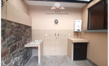 SE VENDE LINDA CASA SECTOR CONOCOTO - VALLE DE LOS CHILLOS