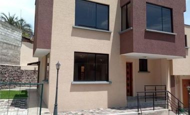 SE VENDE LINDA CASA SECTOR CONOCOTO - VALLE DE LOS CHILLOS